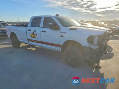 Czwarte zdjęcie samochodu z boku: 2023 RAM 2500 TRADESMAN VIN:3C6UR5HL0PG565963 - miniatura