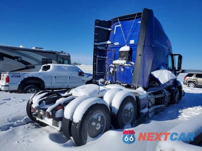 Czwarte zdjęcie samochodu z boku: 2024 VOLVO VN VNL - SEMI TRUCK VIN:4V4NC9EH9RN637148 - miniatura