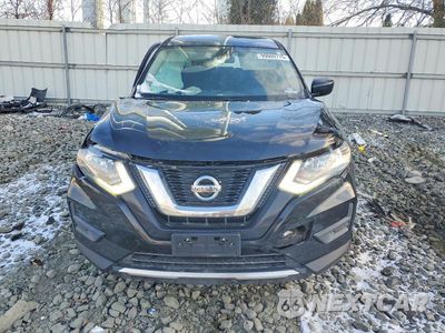 Piąte zdjęcie samochodu w środku: 2017 NISSAN ROGUE S VIN:JN8AT2MV7HW253441 - miniatura