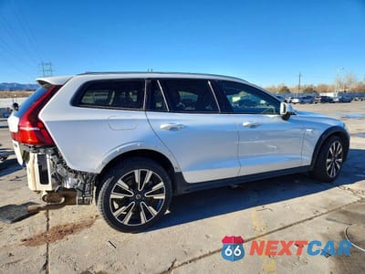 Trzecie zdjęcie samochodu z tyłu: 2022 VOLVO V60 CROSS COUNTRY T5 MOMENTUM VIN:YV4102WK0N1085722 - miniatura