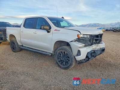 Czwarte zdjęcie samochodu z boku: 2021 CHEVROLET SILVERADO K1500 RST VIN:1GCUYEET6MZ130330 - miniatura