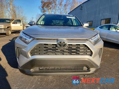 Piąte zdjęcie samochodu w środku: 2023 TOYOTA RAV4 XLE VIN:2T3P1RFV8PW390208 - miniatura