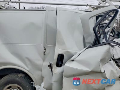 Zdjęcie 11 z 13 samochodu: 2018 CHEVROLET EXPRESS G2500 UTILITY / SERVICE VAN VIN:1GCWGAFGXJ1164755 - miniatura
