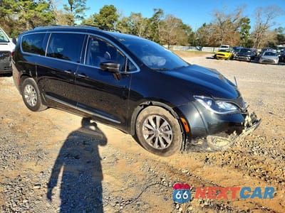Czwarte zdjęcie samochodu z boku: 2018 CHRYSLER PACIFICA TOURING L PLUS VIN:2C4RC1EG2JR293448 - miniatura