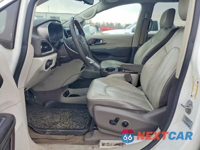 Zdjęcie 7 z 13 samochodu: 2017 CHRYSLER PACIFICA TOURING L VIN:2C4RC1BG6HR608265 - miniatura