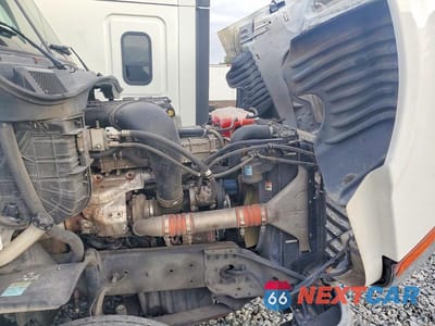 Zdjęcie 7 z 10 samochodu: 2016 FREIGHTLINER CASCADIA 125 SEMI TRUCK VIN:1FUBGEDV5GLHC5665 - miniatura