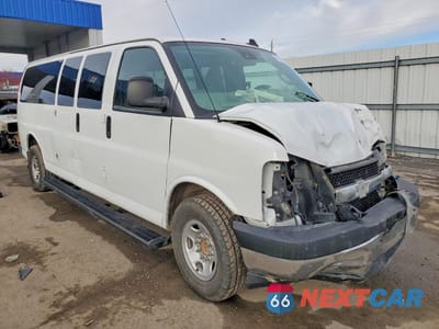 Czwarte zdjęcie samochodu z boku: 2019 CHEVROLET EXPRESS G3500 LT VIN:1GAZGPFG3K1168060 - miniatura