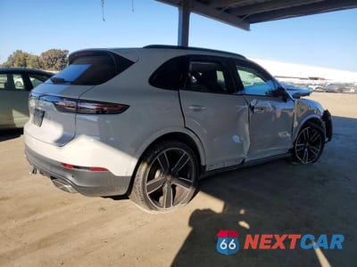 Trzecie zdjęcie samochodu z tyłu: 2023 PORSCHE CAYENNE BASE VIN:WP1AA2AY6PDA02788 - miniatura
