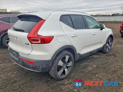 Trzecie zdjęcie samochodu z tyłu: 2022 VOLVO XC40 T5 MOMENTUM VIN:YV4162UKXN2697566 - miniatura