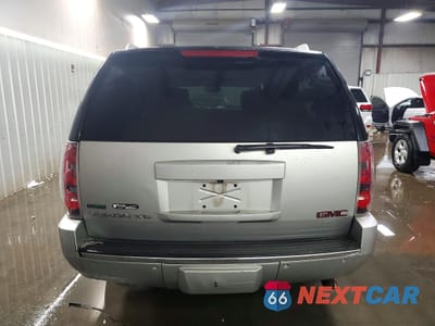Zdjęcie 6 z 12 samochodu: 2011 GMC YUKON XL DENALI VIN:1GKS2MEF2BR371512 - miniatura