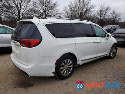 Trzecie zdjęcie samochodu z tyłu: 2019 CHRYSLER PACIFICA TOURING L VIN:2C4RC1BG8KR539943 - miniatura