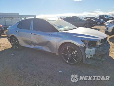 Czwarte zdjęcie samochodu z boku: 2018 TOYOTA CAMRY XSE VIN:4T1B61HK0JU147993 - miniatura