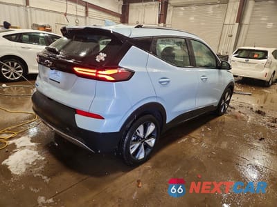 Trzecie zdjęcie samochodu z tyłu: 2022 CHEVROLET BOLT EUV LT VIN:1G1FY6S0XN4128886 - miniatura