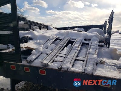 Zdjęcie 10 z 11 samochodu: 2003 CHEVROLET SILVERADO FLATBED TRUCK VIN:1GBJC34U03E304919 - miniatura