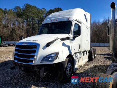 Drugie zdjęcie samochodu z przodu: 2018 FREIGHTLINER CASCADIA 126 SEMI TRUCK VIN:3AKJHHDR8JSJJ1333 - miniatura