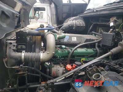 Zdjęcie 7 z 10 samochodu: 2015 VOLVO VNL SEMI TRUCK VIN:4V4NC9EH7FN139008 - miniatura