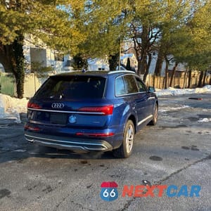 Czwarte zdjęcie samochodu z boku: 2021 AUDI Q7 PREMIUM VIN:WA1AXAF70MD010157 - miniatura