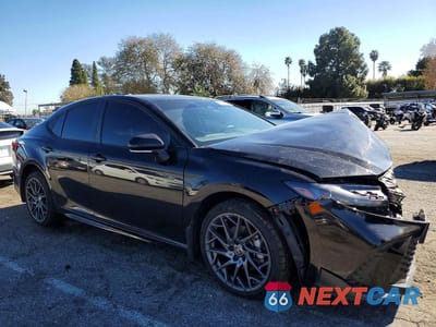 Czwarte zdjęcie samochodu z boku: 2025 TOYOTA CAMRY XSE VIN:4T1DAACK7SU599908 - miniatura