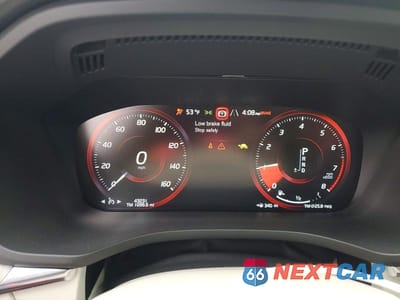 Zdjęcie 9 z 12 samochodu: 2021 VOLVO XC60 VIN:YV4102DL3M1727960 - miniatura