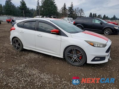 Czwarte zdjęcie samochodu z boku: 2016 FORD FOCUS ST VIN:1FADP3L98GL225662 - miniatura