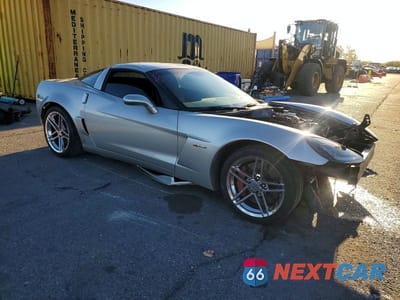 Czwarte zdjęcie samochodu z boku: 2008 CHEVROLET CORVETTE Z06 VIN:1G1YY26E685110035 - miniatura