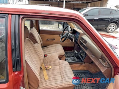Piąte zdjęcie samochodu w środku: 1985 TOYOTA PICKUP XTRACAB RN56 DLX VIN:JT4RN56D9F5042940 - miniatura