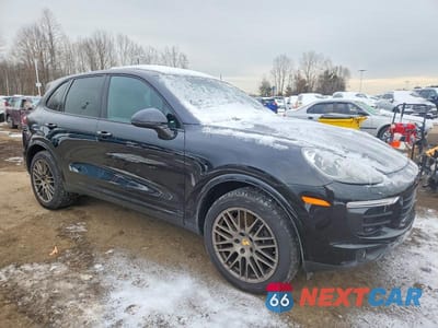 Czwarte zdjęcie samochodu z boku: 2018 PORSCHE CAYENNE VIN:WP1AA2A20JKA00971 - miniatura