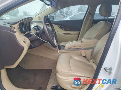 Zdjęcie 7 z 12 samochodu: 2013 BUICK LACROSSE VIN:1G4GC5ER2DF304827 - miniatura