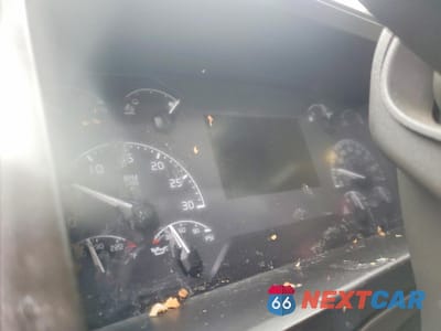 Zdjęcie 8 z 10 samochodu: 2025 VOLVO VNR - SEMI TRUCK VIN:4V4WC9EH0SN684529 - miniatura