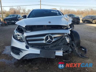 Piąte zdjęcie samochodu w środku: 2019 MERCEDES-BENZ E 300 VIN:WDDZF4JB4KA514577 - miniatura