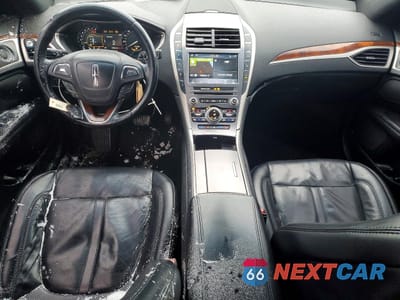 Zdjęcie 8 z 13 samochodu: 2020 LINCOLN MKZ RESERVE VIN:3LN6L5F90LR609044 - miniatura