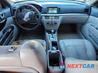 Zdjęcie 8 z 11 samochodu: 2006 HYUNDAI SONATA GL VIN:KMHET46CX6A125138 - miniatura