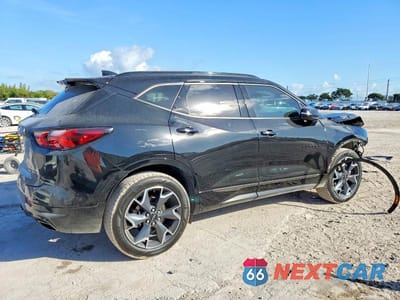 Trzecie zdjęcie samochodu z tyłu: 2021 CHEVROLET BLAZER RS VIN:3GNKBERS6MS572846 - miniatura