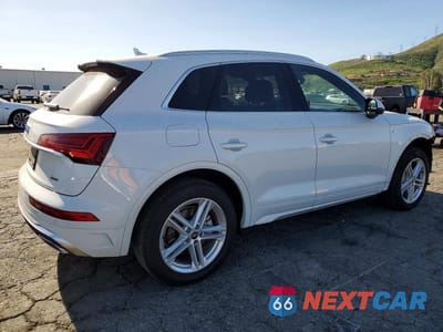 Trzecie zdjęcie samochodu z tyłu: 2025 AUDI Q5 E PREMIUM 55 VIN:WA1G2AFY9S2065779 - miniatura