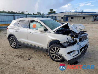 Czwarte zdjęcie samochodu z boku: 2019 LINCOLN MKC RESERVE VIN:5LMCJ3C9XKUL02034 - miniatura