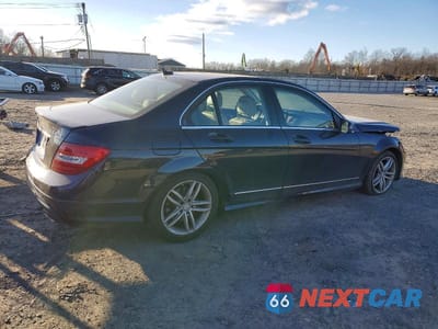 Trzecie zdjęcie samochodu z tyłu: 2014 MERCEDES-BENZ C 300 4MATIC VIN:WDDGF8AB0ER322755 - miniatura