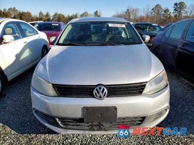 Piąte zdjęcie samochodu w środku: 2011 VOLKSWAGEN JETTA SE VIN:3VWDZ7AJ1BM349334 - miniatura