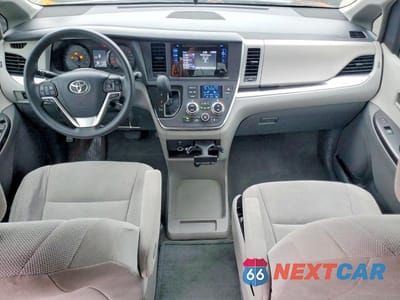 Zdjęcie 8 z 13 samochodu: 2017 TOYOTA SIENNA VIN:5TDZZ3DC3HS770964 - miniatura