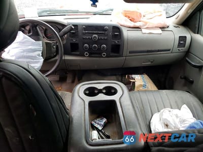 Zdjęcie 8 z 11 samochodu: 2010 CHEVROLET SILVERADO UTILITY / SERVICE TRUCK VIN:1GC8CZBG0AZ188816 - miniatura