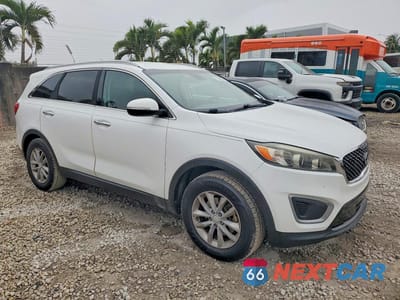 Czwarte zdjęcie samochodu z boku: 2018 KIA SORENTO LX VIN:5XYPG4A36JG381830 - miniatura
