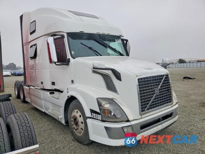 2017 VOLVO VN VNL 4V4NC9EH3HN964949 - główne zdjęcie licytacji z USA - miniatura