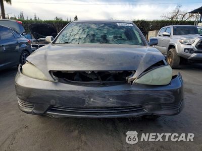 Piąte zdjęcie samochodu w środku: 2005 TOYOTA CAMRY LE VIN:4T1BE32K75U575489 - miniatura