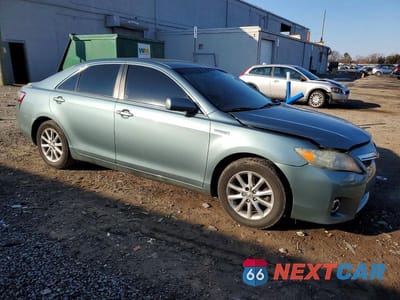 Czwarte zdjęcie samochodu z boku: 2010 TOYOTA CAMRY HYBRID BASE VIN:4T1BB3EK3AU114403 - miniatura