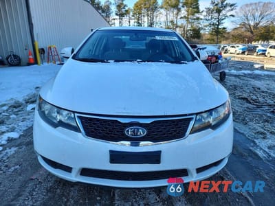 Piąte zdjęcie samochodu w środku: 2013 KIA FORTE EX VIN:KNAFU4A24D5702236 - miniatura