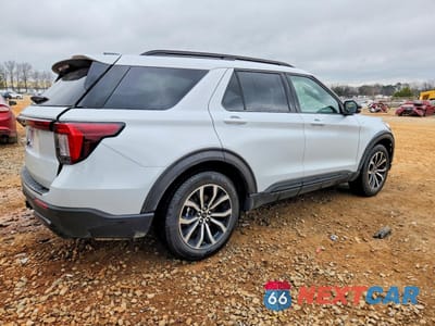 Trzecie zdjęcie samochodu z tyłu: 2026 FORD EXPLORER ST-LINE VIN:1FMUK7KH6TGA17884 - miniatura
