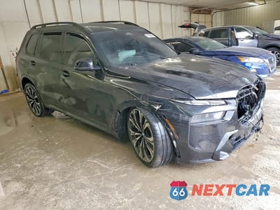 Czwarte zdjęcie samochodu z boku: 2024 BMW X7 M60I VIN:5UX33EM04R9T46247 - miniatura