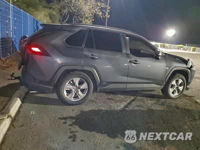Trzecie zdjęcie samochodu z tyłu: 2025 TOYOTA RAV4 XLE VIN:2T3RWRFVXSW274768 - miniatura