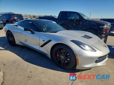 Czwarte zdjęcie samochodu z boku: 2014 CHEVROLET CORVETTE STINGRAY Z51 3LT VIN:1G1YM2D70E5125920 - miniatura