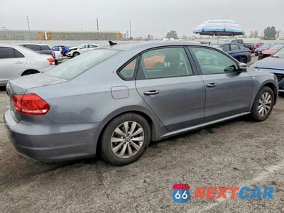 Trzecie zdjęcie samochodu z tyłu: 2015 VOLKSWAGEN PASSAT S VIN:1VWAT7A34FC002691 - miniatura