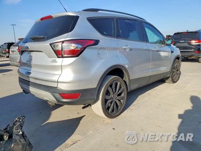 Trzecie zdjęcie samochodu z tyłu: 2018 FORD ESCAPE SE VIN:1FMCU0GD5JUA42020 - miniatura